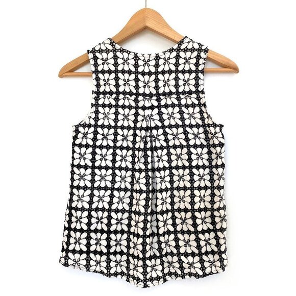 Maeve Anthropologie Sleeveless Blouse Size 0 Black & White Floral Lace Overlay - Picture 2 of 14